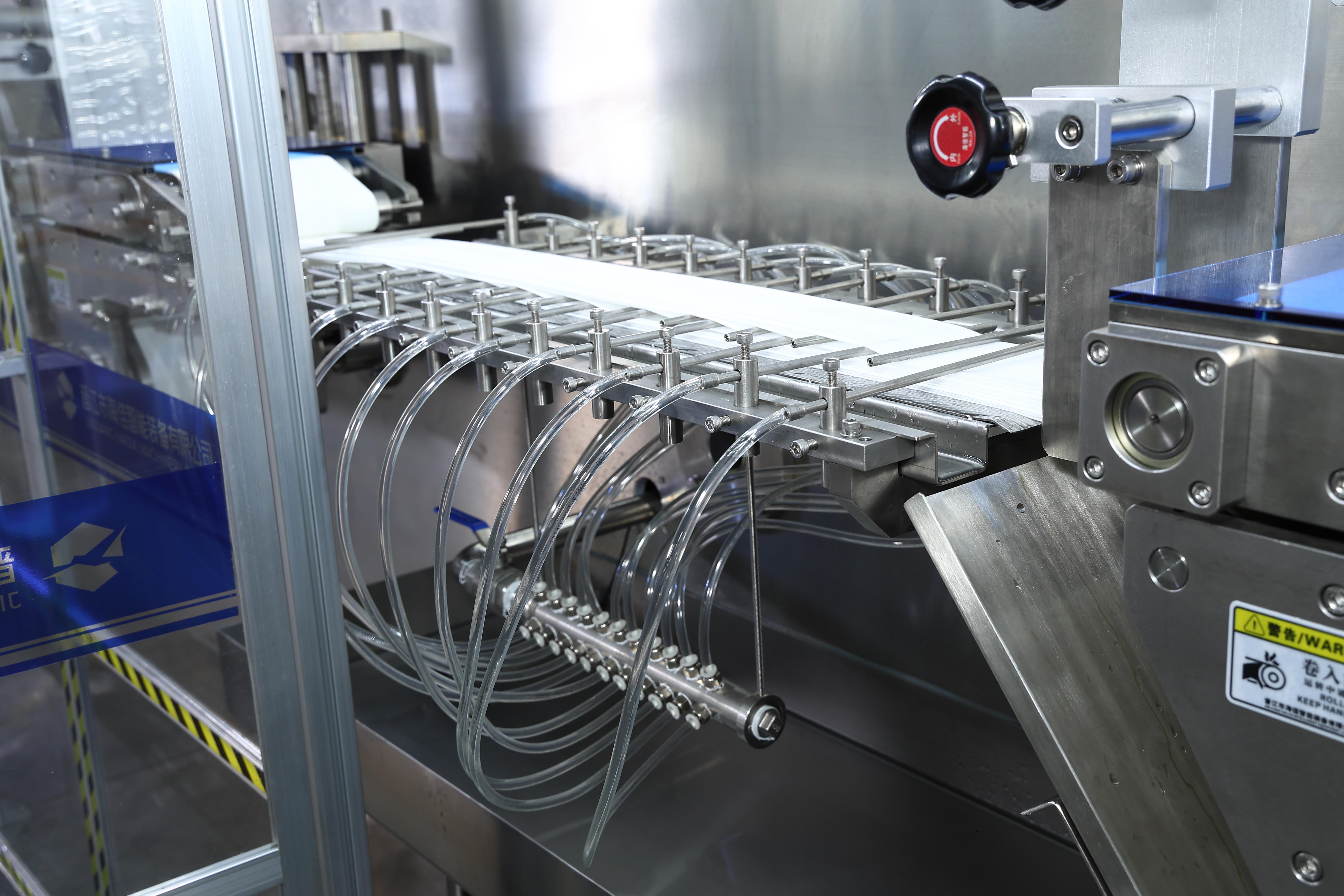 HJ-WP12A 全自动接驳湿巾折叠机（大母卷）